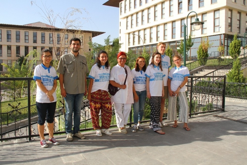HKÜ lise öğrencileri için sıra dışı yaz programına ev sahipliği yapıyor