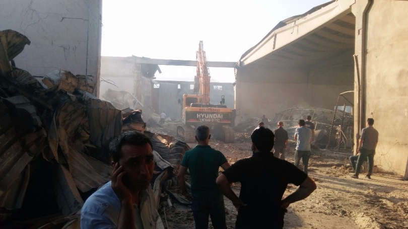 Yanan fabrikanın sahibini arama çalışmaları yoğunlaştırıldı