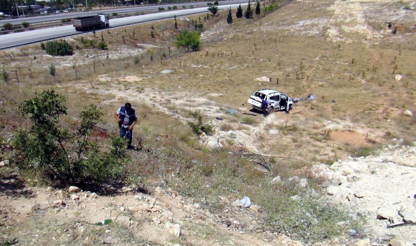 Gaziantep'te Otomobil şarampole uçtu: 1 Ağır 2 Yaralı  saat
