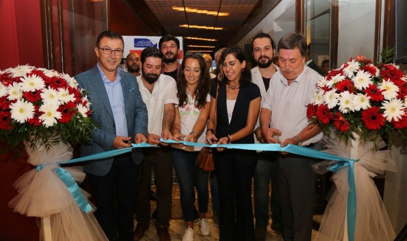 "Bi Düzine" resim sergisi