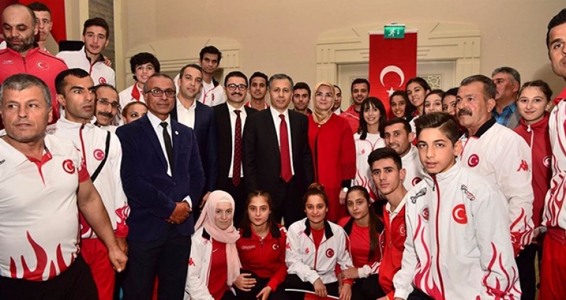 Gaziantep’te Cumhuriyet Resepsiyonu