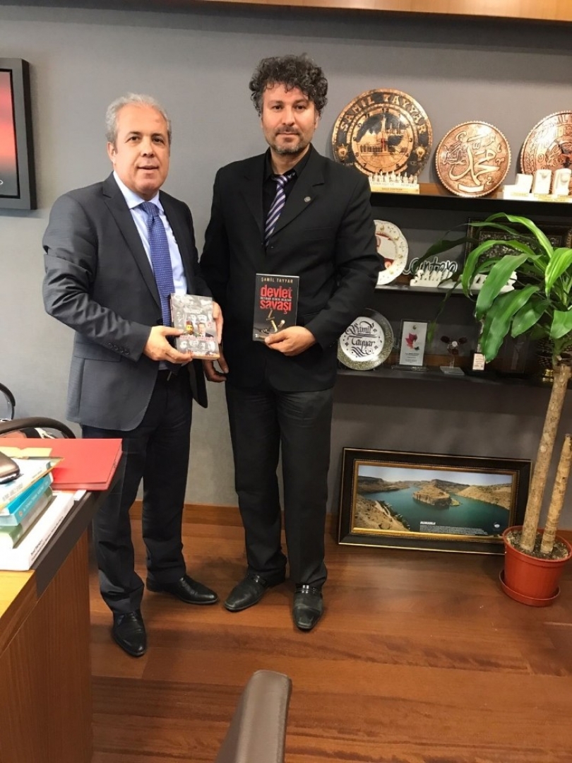 FETÖ ihanetleri Paralel Tekerrür kitabında