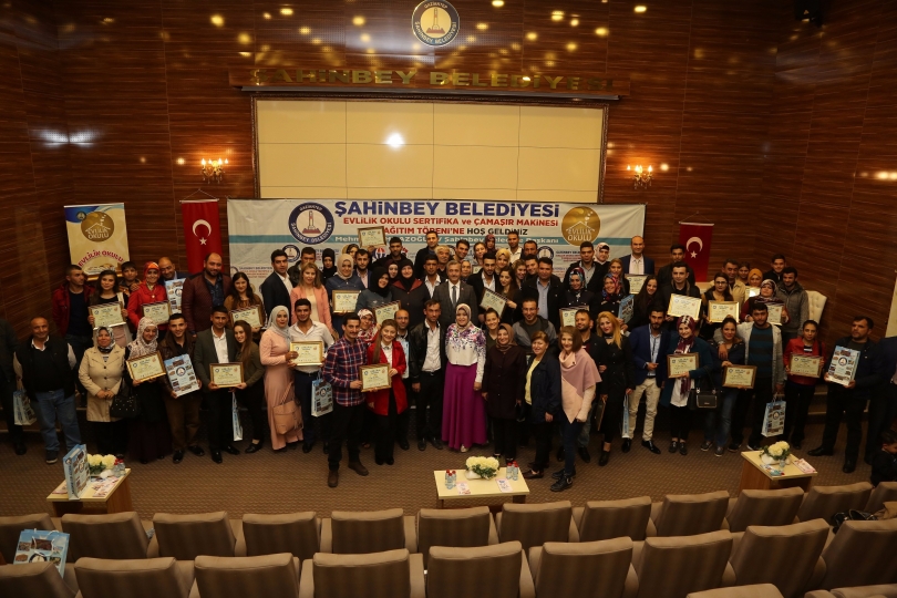 Evlilik Okulu’ndan 80 Çift Daha Sertifikalarını Aldı