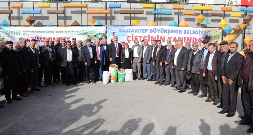 Büyükşehir Çiftçilere Nohut Ve Fiğ Tohumu Dağıttı