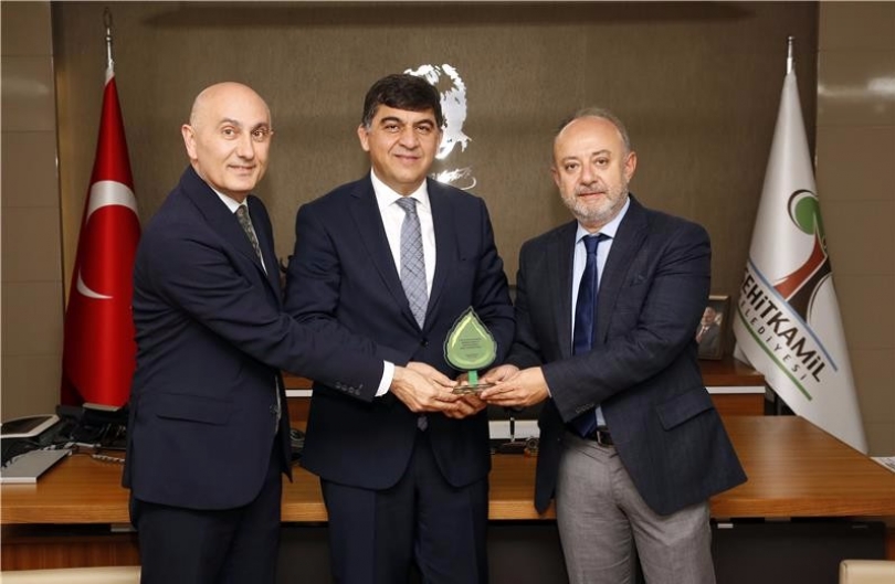 HKÜ Heyetinden Başkan Fadıloğlu’na Fidan Teşekkürü
