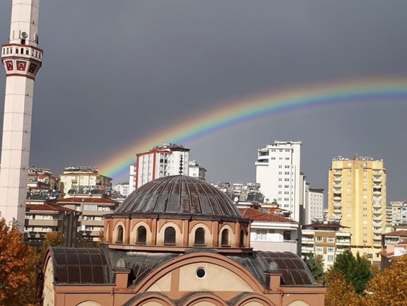 Gökkuşağı görenleri  büyüledi