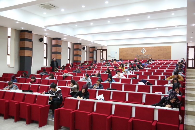 Üniversite Adaylarına YKS Tatbikatı