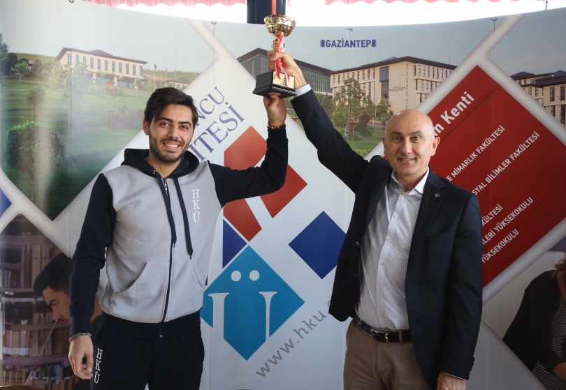 HKÜ Sporcuları Kupayla Döndü