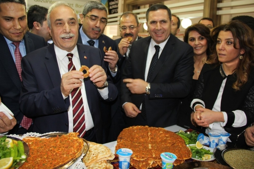 Bakan Fakıbaba’ya, Gaziantep’in tescilli ürünleri tanıtıldı