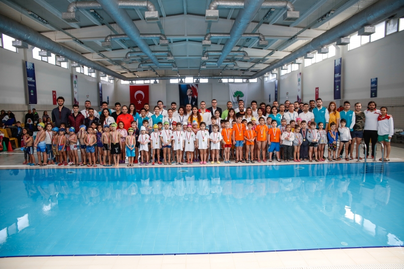 Minikler Ata Yüzme Şenliğinde Kulaç Attı