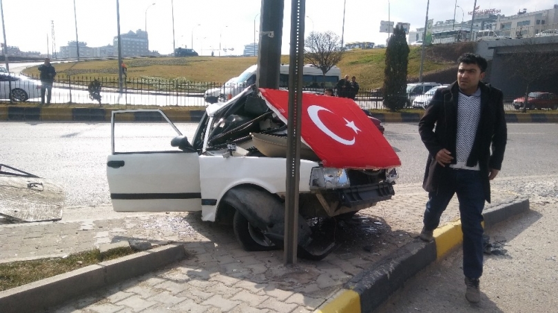 Asker uğurlama için süslediği aracıyla kaza yaptı