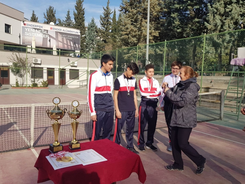 SANKO Okullarının Tenis Takımı İl İkincisi Oldu