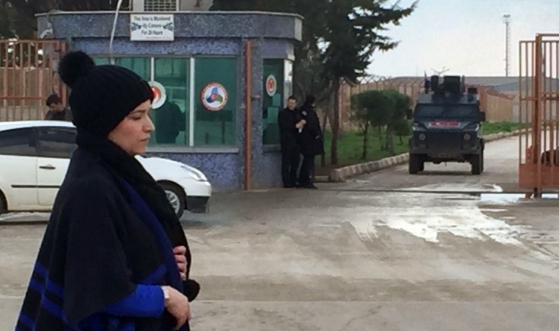Suriyeli annenin gözü sınır kapısında
