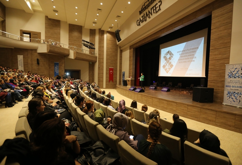 Büyükşehir Çalışan Kadın Personellerini Unutmadı