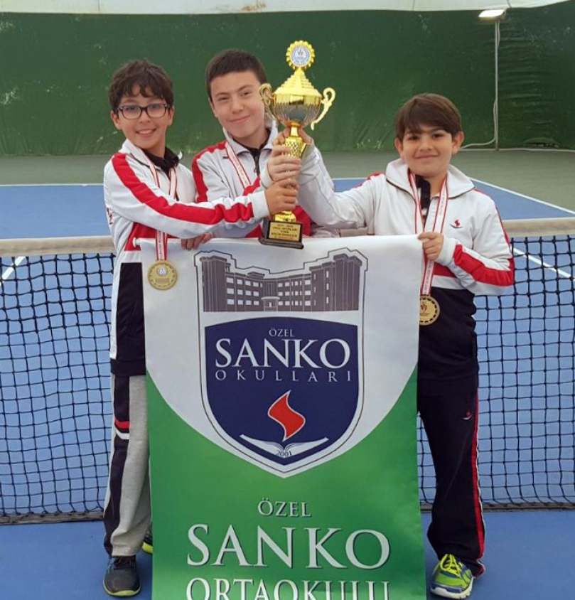 SANKO Okulları Küçük Erkek Tenis Takımı İl Birincisi