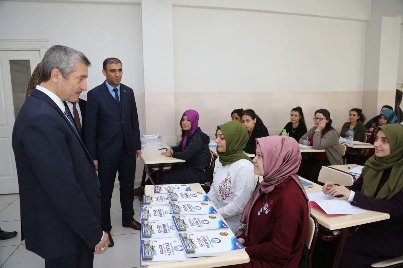 Şahinbey Belediyesi Milyonlarca Kitap Hediye Etti