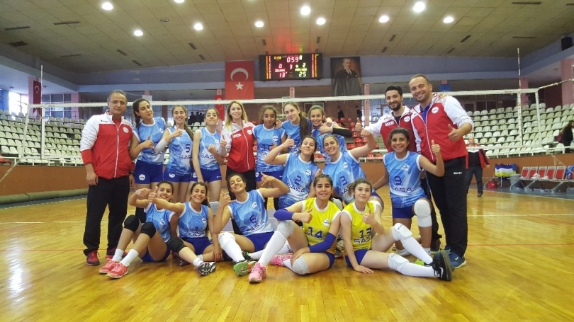 Merinosspor Yıldız Kız voleybol takımı namağlup şampiyon oldu