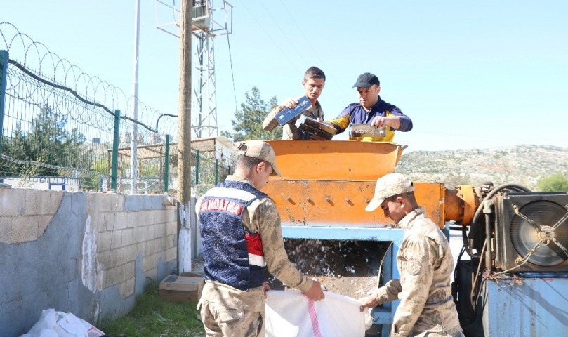 Kaçak sigaralar böyle imha ediliyor