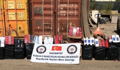İki ayrı depoya baskında 19 bin 7o paket gümrük kaçağı sigara el geçirildi