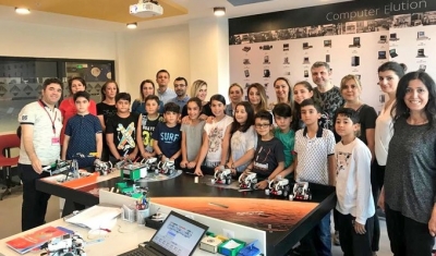 Gaziantep Bahçeşehir Koleji yeni veli ve öğrencileri için robotik kodlama atölyesinde etkinlik gerçekleştirdi.