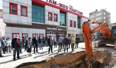 İnönü caddesi trafiğe kapandı