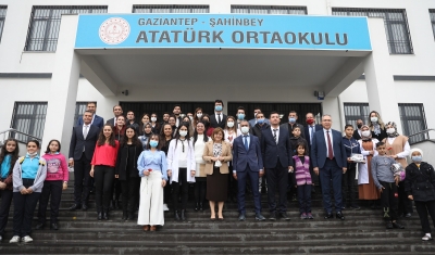 Bir Başkadır Benim Öğretmenim