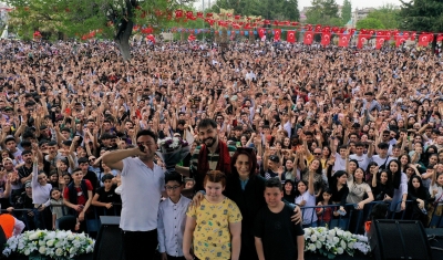 Ünlü Rapçi Sefo, Şarkılarıyla Gazi Şehri Coşturdu