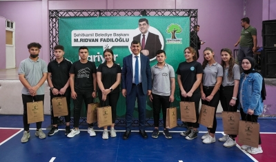 Başkan Fadıloğlu, önce tavsiye verdi sonra tenis oynadı