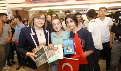 Gaziantep Büyükşehir’den okul kütüphanelerine 350 bin kitap!