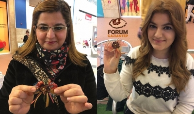 Kadınlar harika yaka broşları tasarladılar
