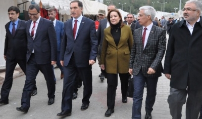 Kamu Başdenetçisi Malkoç Gaziantep’teki çadır kenti ziyaret etti