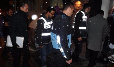 Eğlence merkezleri ve kafelere şok baskın