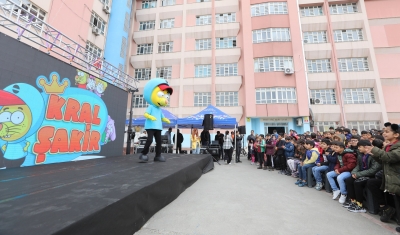 Kral Şakir’den “Mikrop Avcıları Cumburlop” sinema filmi, afetzede çocuklarla buluştu