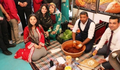 Akçakale’den çiğ köfte şov