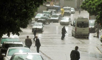 Kısa süreli dolu yağışı, çiftçiyi korkuttu