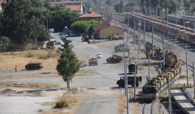 Hatay sınırına askeri sevkiyat sürüyor
