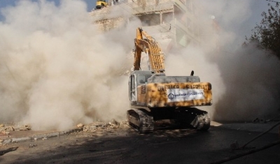 5 katlı bina böyle yıkıldı