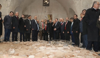 TOBB ve STK’lardan ‘Türk bayraklı’ kravat ile mesaj