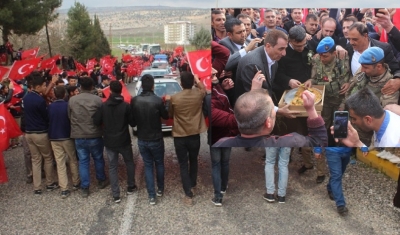 Afrin’e giden komandolara sevgi seli