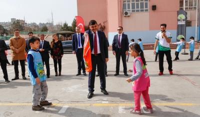 Başkan Fadıloğlu, Çocuk Oyunlarında Öğrencilere Eşlik Etti