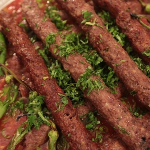 Altı Ezmeli Kebap  (Kuşbaşı ve Kıyma)