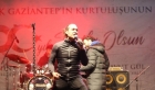 Kıraç ve Zeynep Bastık sevilen şarkılarıyla Gazi şehirlileri mest etti!